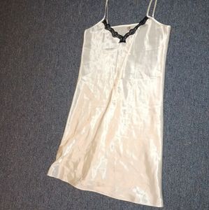 Vintage, Ivory chemise